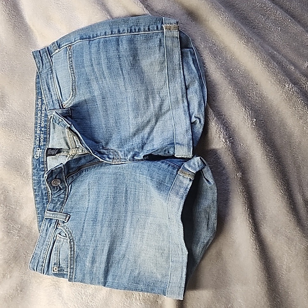 8/29r sized Gap sexy boyfriend blue jean shorts.